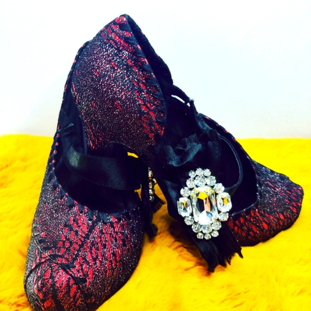BKE **HOLIDAY RED HEEL PUMP** GLITZ AND GLAMOR *8 1/2*